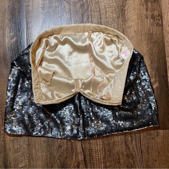 Adorable Parker Black Sequin Faux Wrap Mini-Skirt! - small - Picture 4 of 4